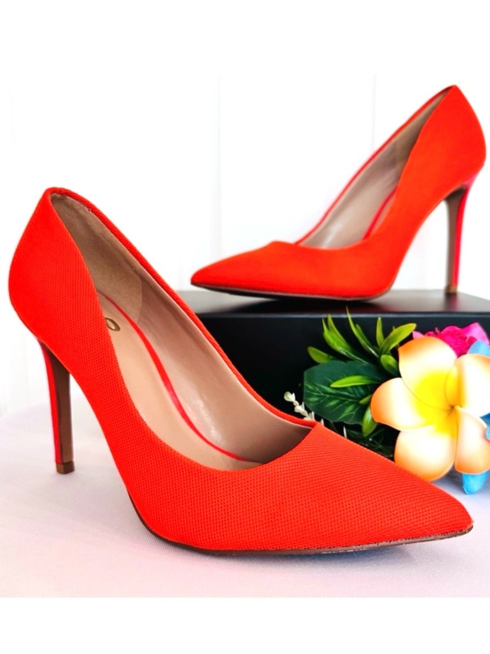 MIX NO. 6 ~ Vibrant Orange/Red Pointed Toe 4” Heel Shoes size 6.5